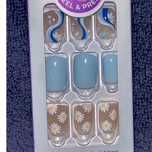 imPRESS Whistle Short Square Press On Nails Blue Wave Daisy 30 Count